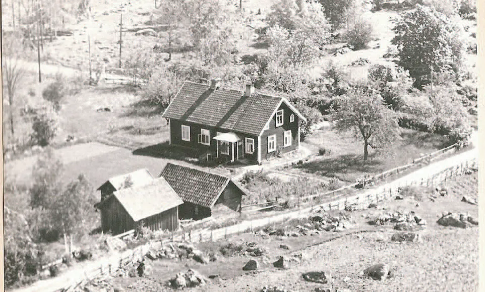 Gården i Kisebast, Fågelfors i Småland